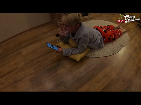 ❤️ Šialená blondínka fajčí obrovský penis a skáče na ňom - análny sex ❤️ Šukanie video na porno sk.pornohdmega.ru ☑
