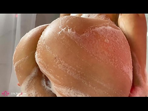 ❤️ Brunetka masturbuje kundičku s vibrátorom až do intenzívneho orgazmu v sprche ❤️ Šukanie video na porno sk.pornohdmega.ru ☑